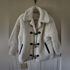 A&F Sherpa Coat Large White With Black Toggles
